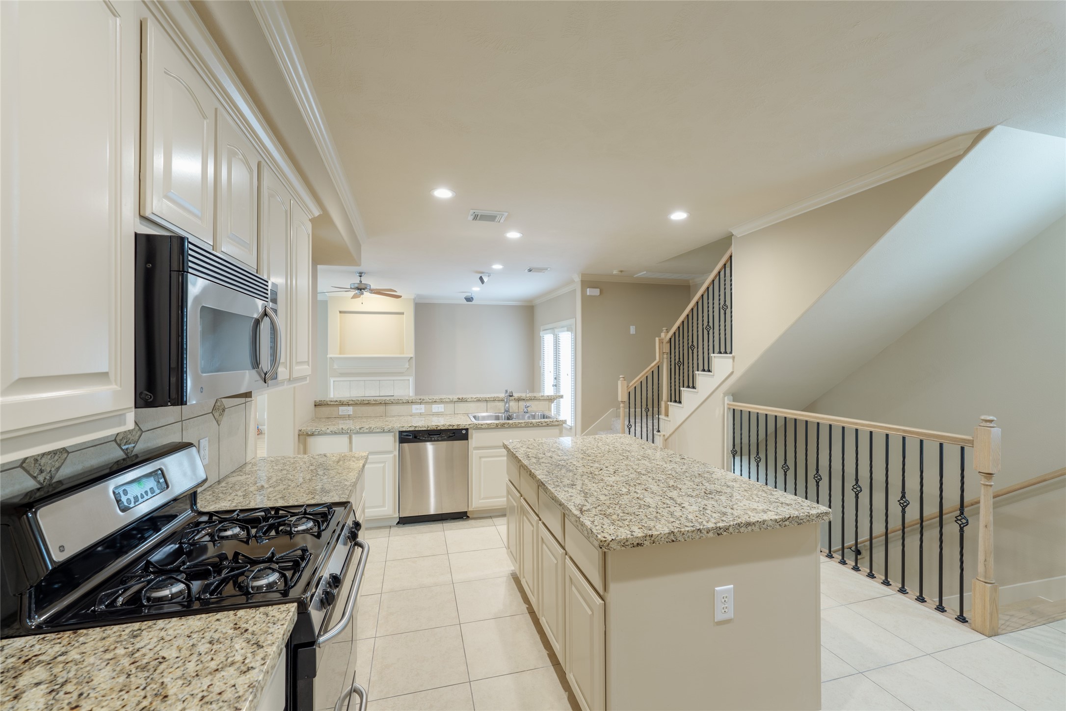 5612 Lacy Street Houston, TX 77007 - Photo 11 of 22