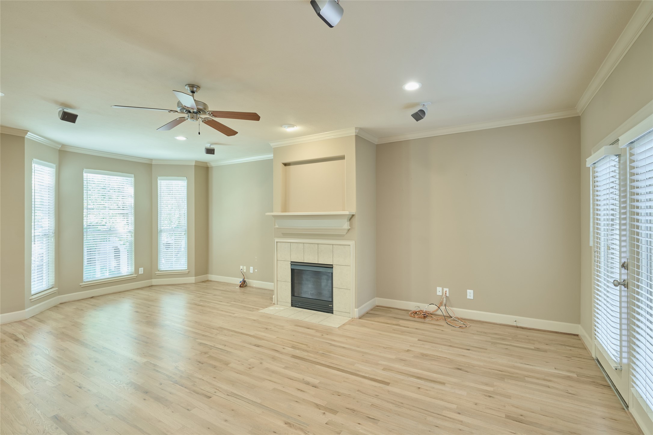 5612 Lacy Street Houston, TX 77007 - Photo 3 of 22