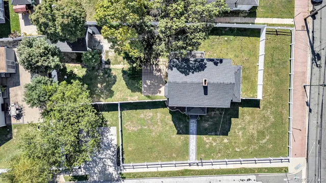 a view of a house with swimming pool