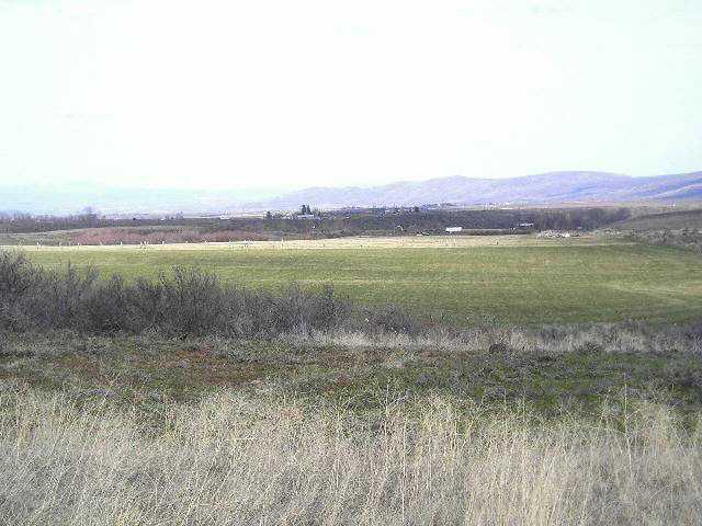 22909 Ahtanum Road Yakima, WA 98903 - Photo 8 of 9 a view of a lake from a yard