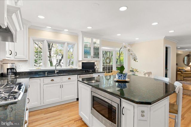 $1,566,000 | 4115 North Garland Street, Alexandria, VA 22304