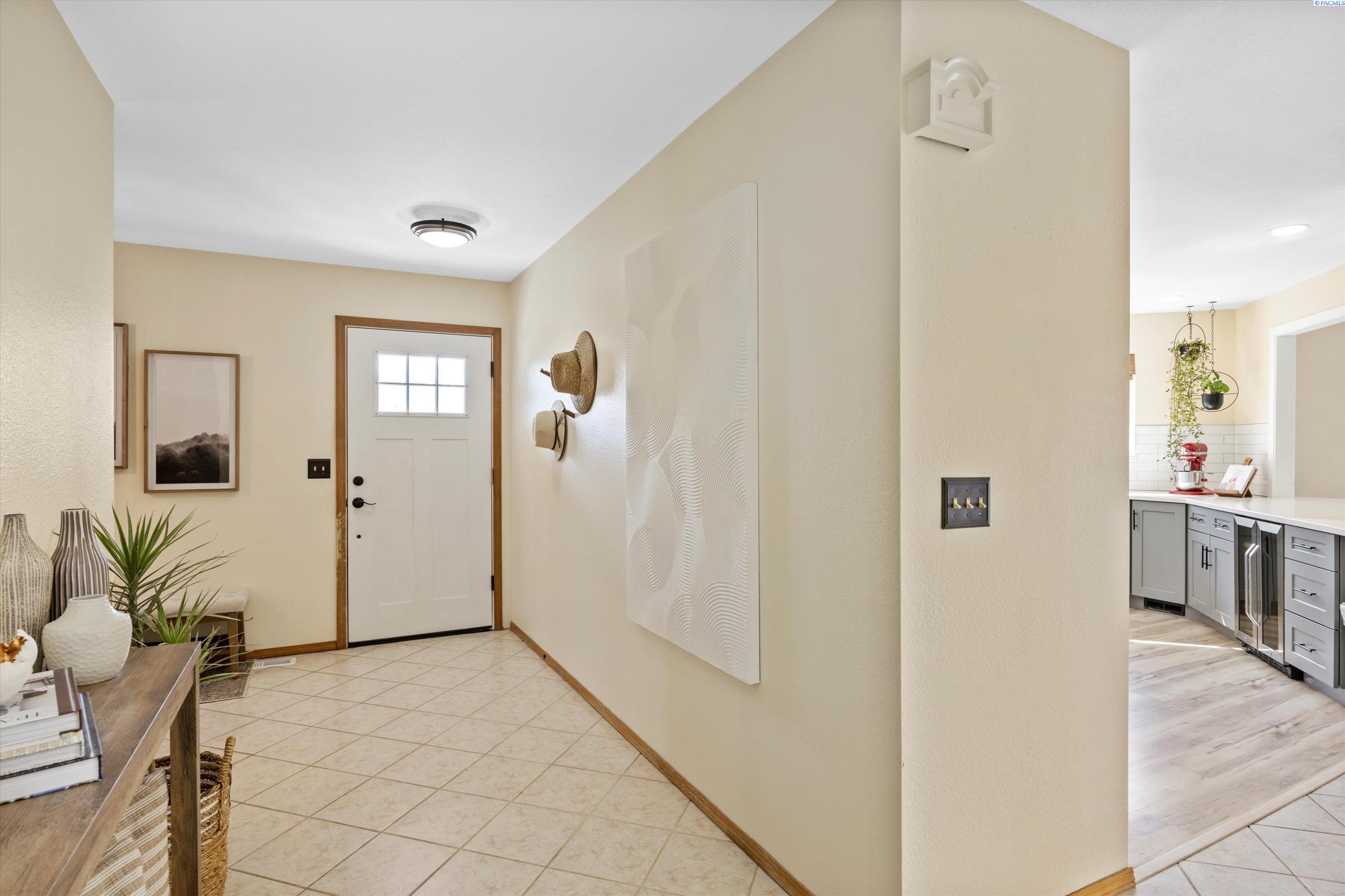 99304 East Clover Road Kennewick, WA 99338 - Photo 9 of 41 Gallery Image 9