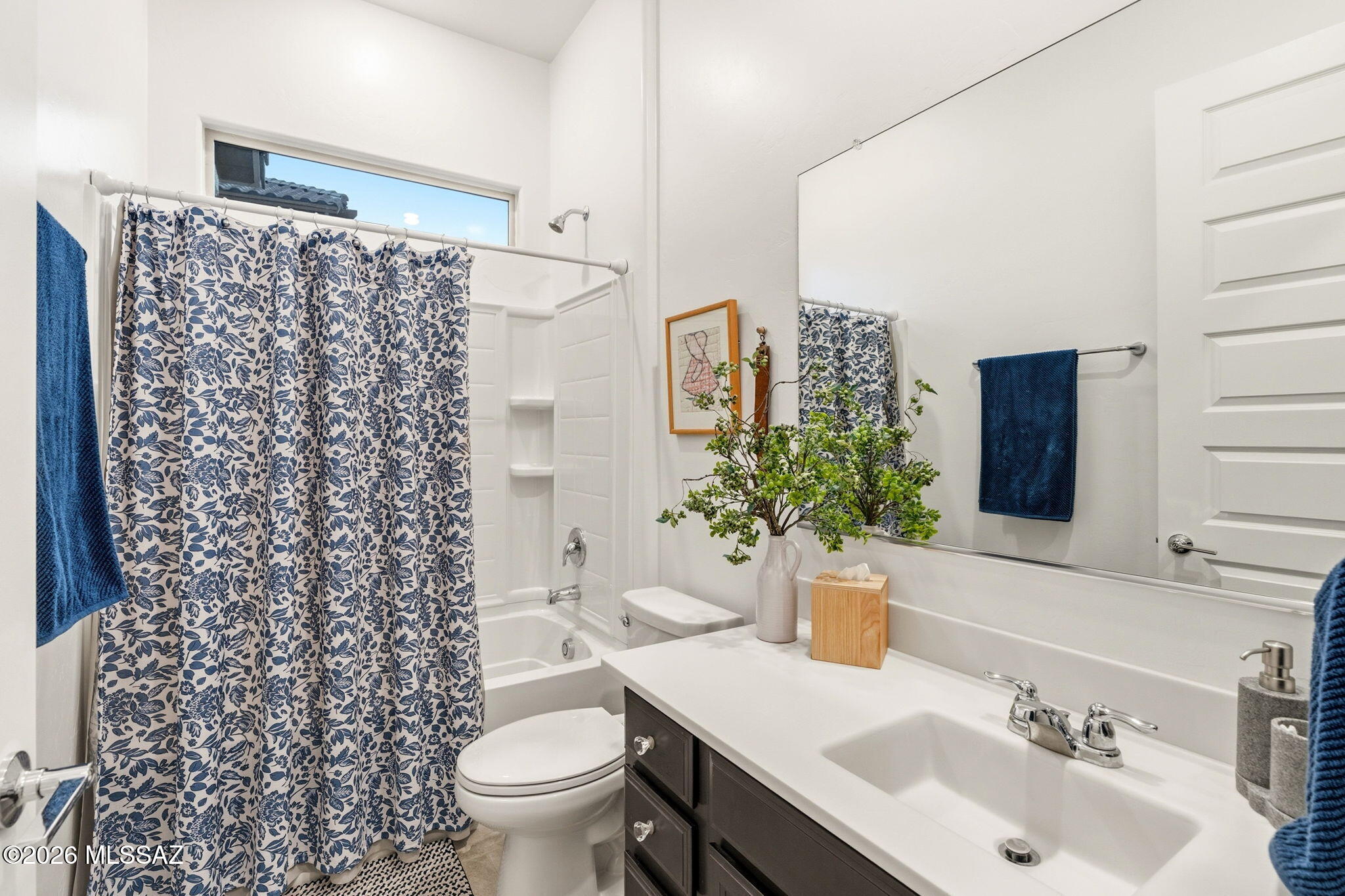 17629 South Ridgerunner Drive Vail, AZ 85641 - Photo 23 of 36 Tub/shower combination!