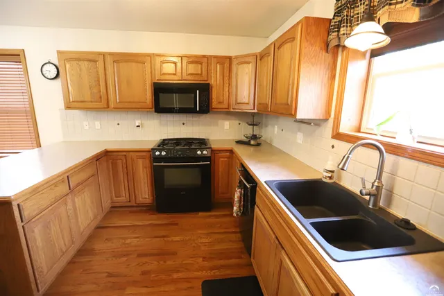 $449,900 | 316 Santa Fe Drive, Baldwin City, KS 66006