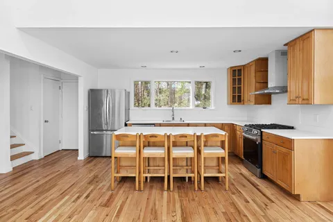 $2,250,000 | 5 Rosemaries Lane, East Hampton, NY 11937