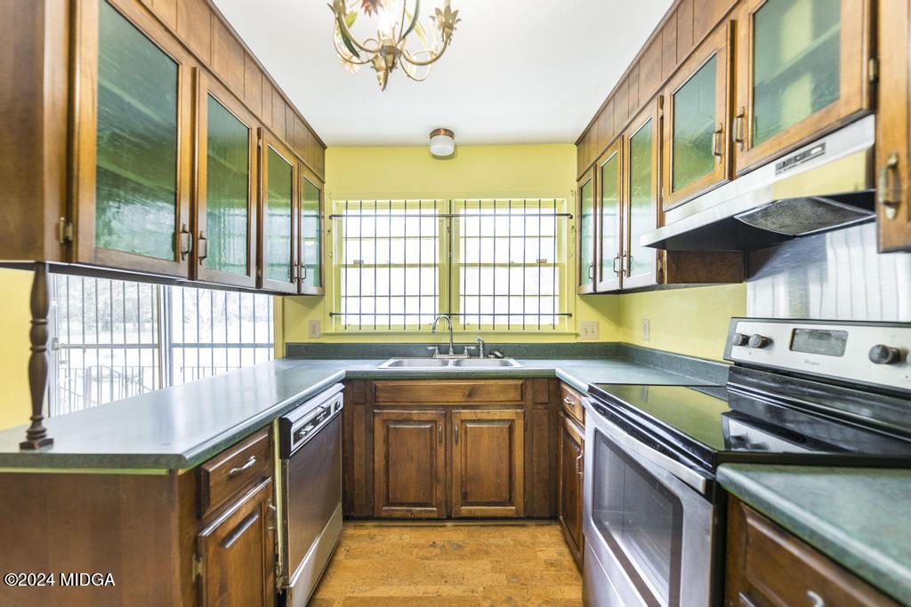 6909 Forsyth Road Macon, GA 31210 - Photo 16 of 53 a kitchen that has a sink and a stove