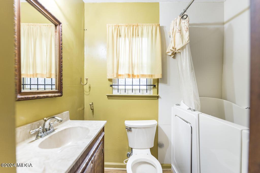 6909 Forsyth Road Macon, GA 31210 - Photo 26 of 53 a bathroom with a sink toilet and shower