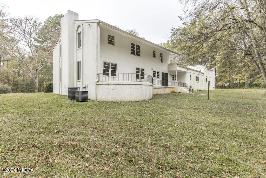 6909 Forsyth Road Macon, GA 31210 - Photo 49 of 53 a view of a house with backyard and trees