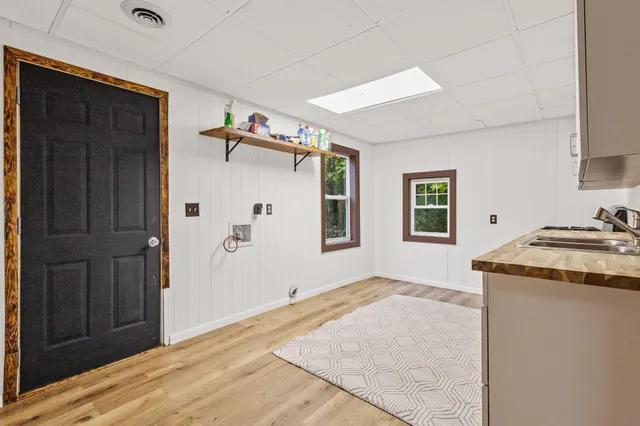 a view of a storage & utility room