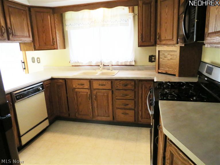 4652 Phillips Rice Road Cortland, OH 44410 - Photo 15 of 20 Gallery Image 15