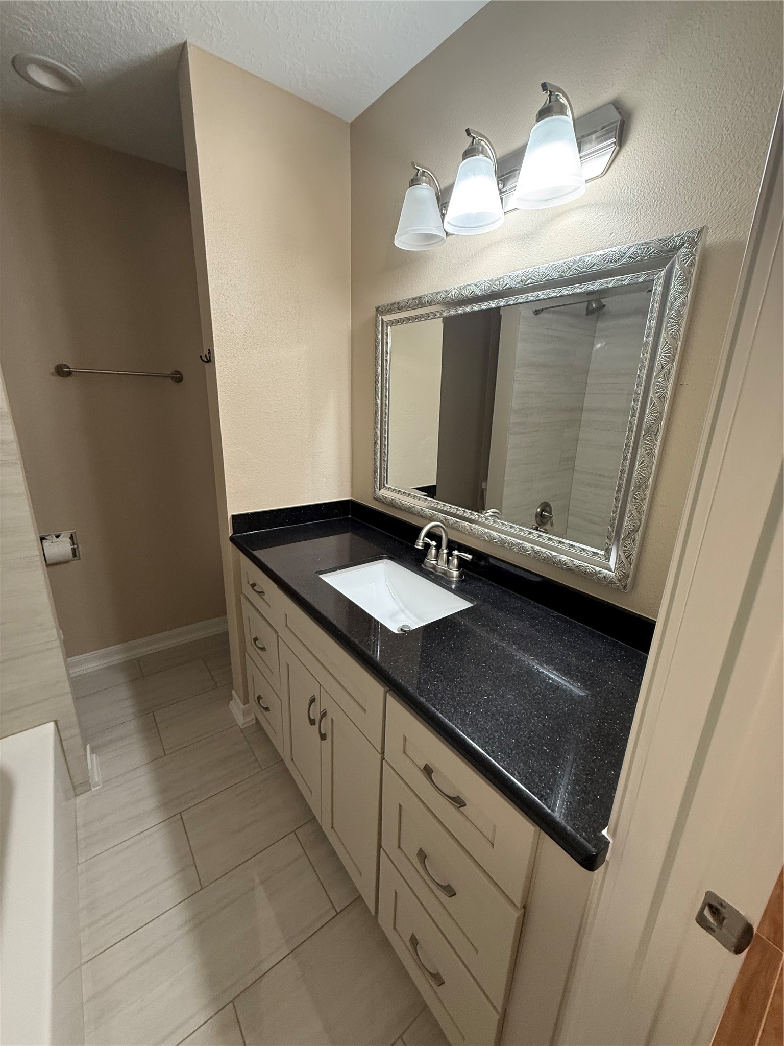 1909 Brun Street, Unit 4 Houston, TX 77019 - Photo 15 of 50