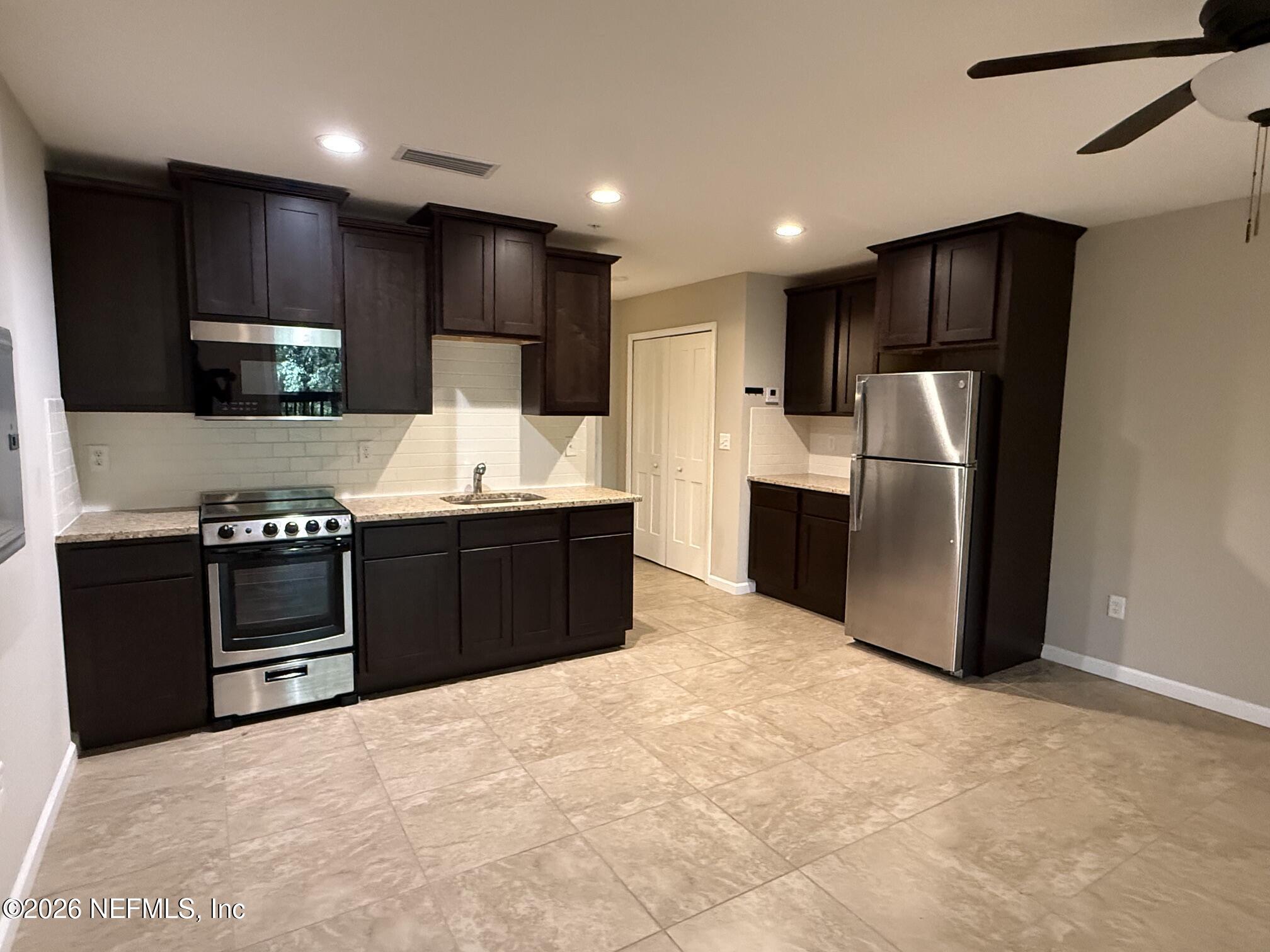 3145 Ravines Road, Unit 3422 Middleburg, FL 32068 - Photo 3 of 8 kitchen
