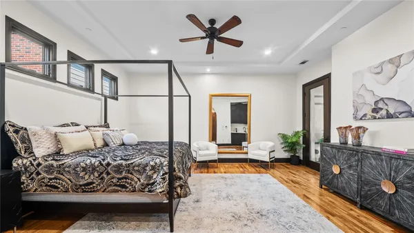 $1,890,000 | 4914 Imperial Street, Bellaire, TX 77401