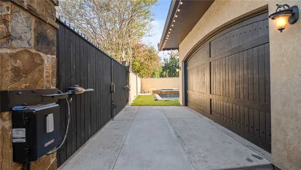 $1,890,000 | 4914 Imperial Street, Bellaire, TX 77401