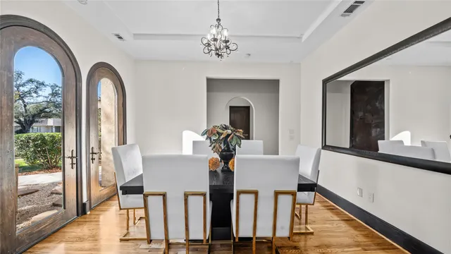 $1,890,000 | 4914 Imperial Street, Bellaire, TX 77401