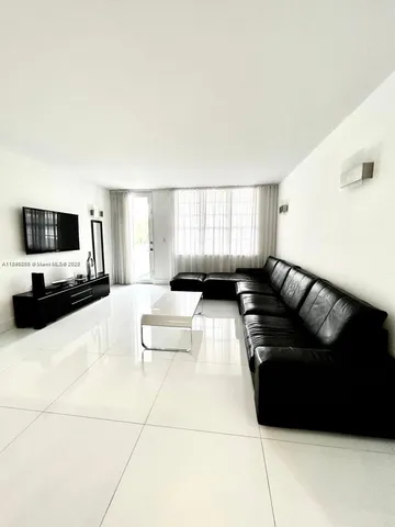 $3,500 | Miami Beach City Center, Miami Beach, FL 33139