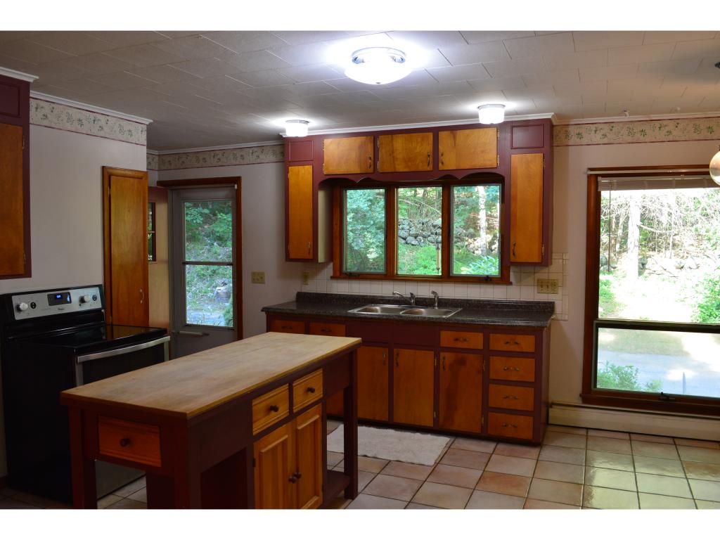 138 Chapman Road Keene, NH 03431 - Photo 5 of 36