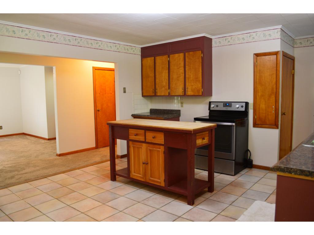 138 Chapman Road Keene, NH 03431 - Photo 8 of 36
