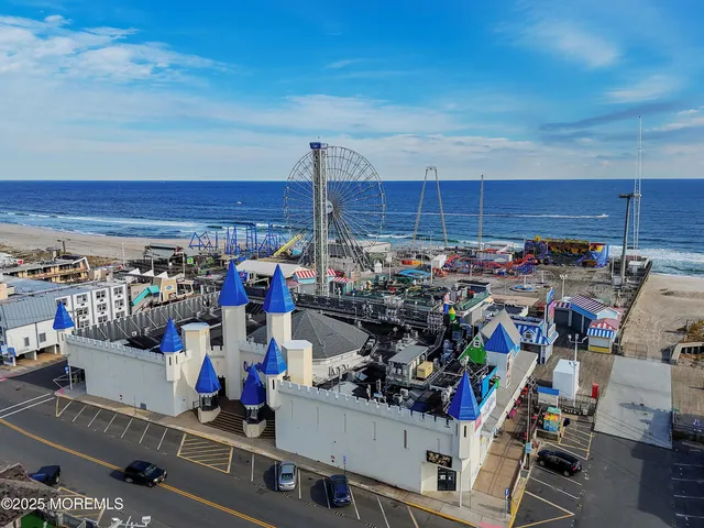 a view of a dry yard with wooden floor