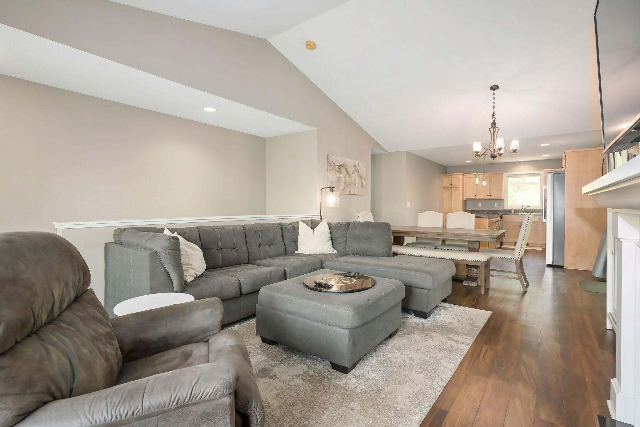 1003 Farrell Street South Maplewood, MN 55119 - Photo 6 of 40 Gallery Image 6