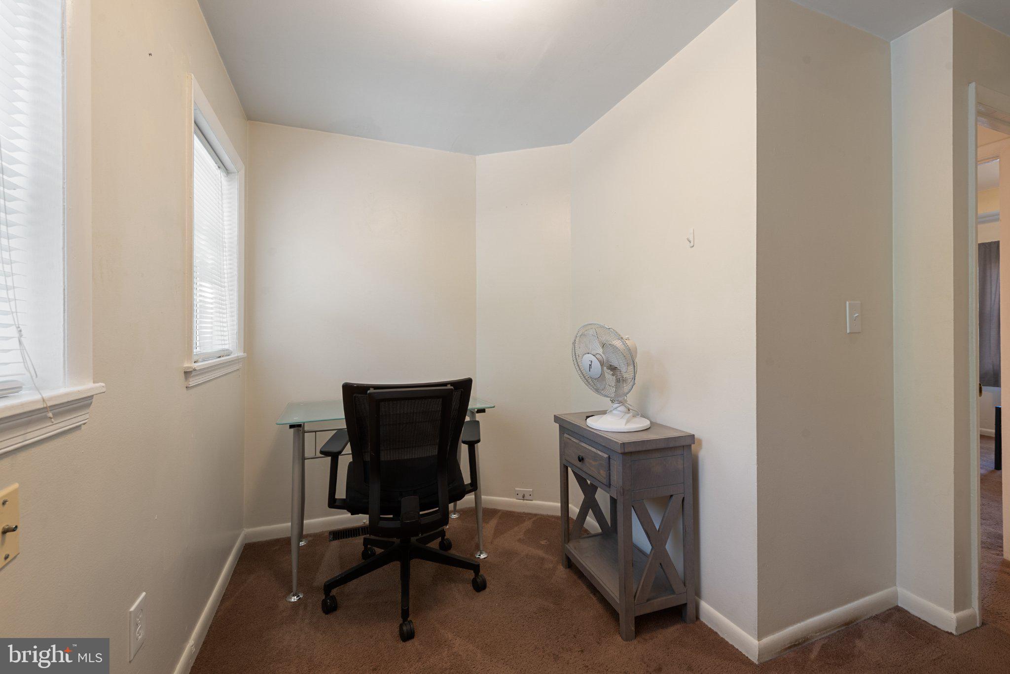 211 South Madeira Street Baltimore, MD 21231 - Photo 16 of 18 Cozy corner office retreat.