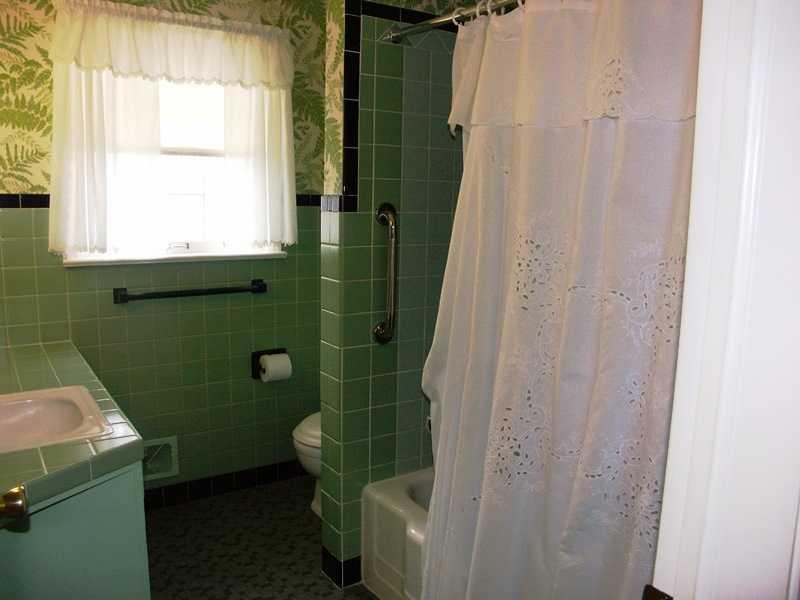 1312 Shawnee Road Indianapolis, IN 46260 - Photo 10 of 12 Gallery Image 10
