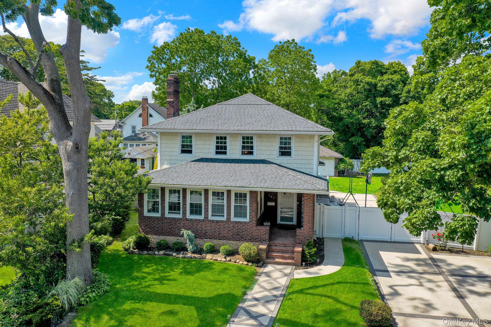 147 Locust Avenue Babylon, NY 11702 - Photo 22 of 31