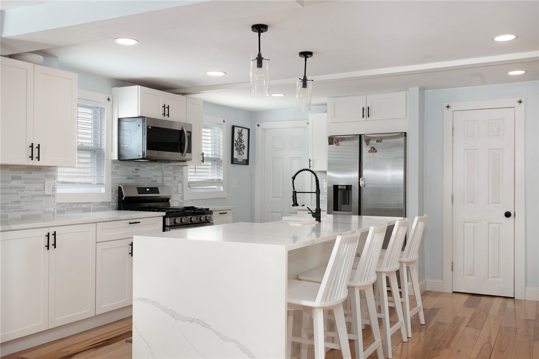 26 Pearl Street Newport, RI 02840 - Photo 11 of 48