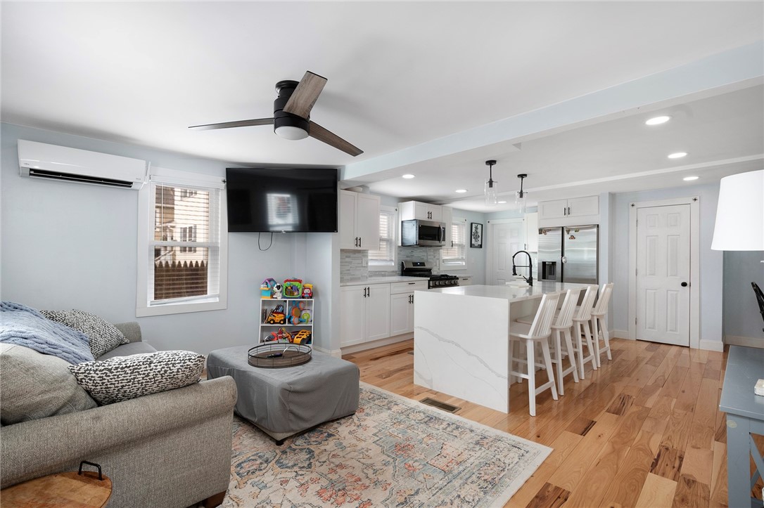 26 Pearl Street Newport, RI 02840 - Photo 12 of 48