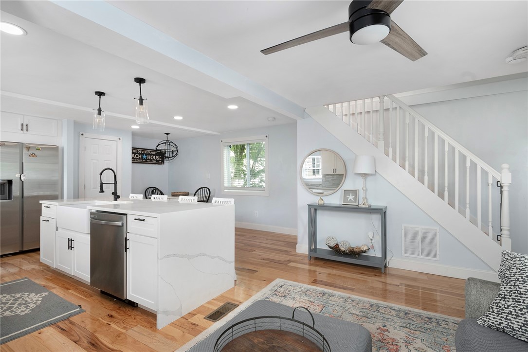 26 Pearl Street Newport, RI 02840 - Photo 3 of 48