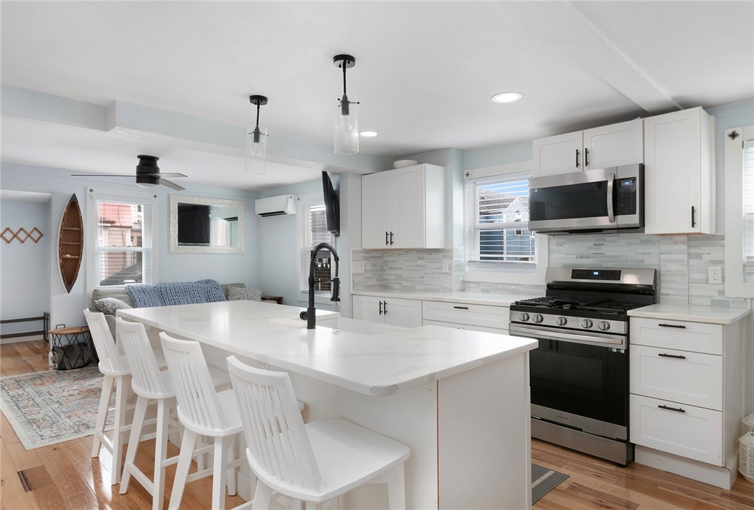 26 Pearl Street Newport, RI 02840 - Photo 4 of 48