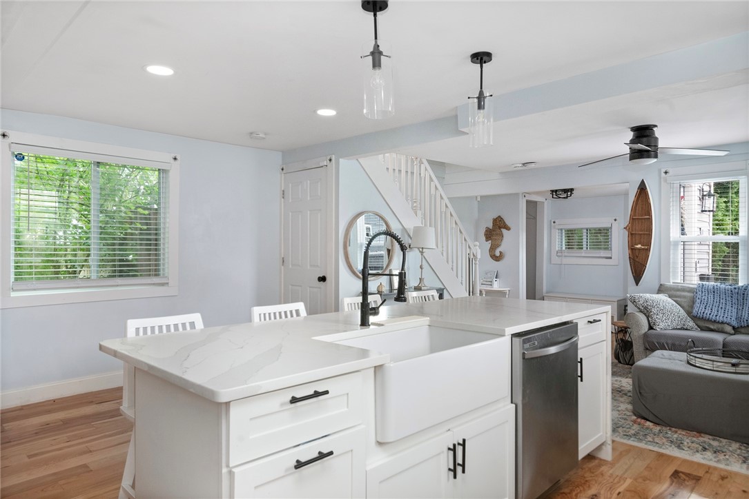 26 Pearl Street Newport, RI 02840 - Photo 5 of 48