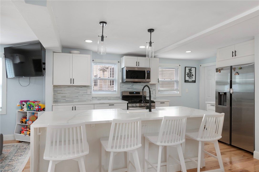 26 Pearl Street Newport, RI 02840 - Photo 8 of 48