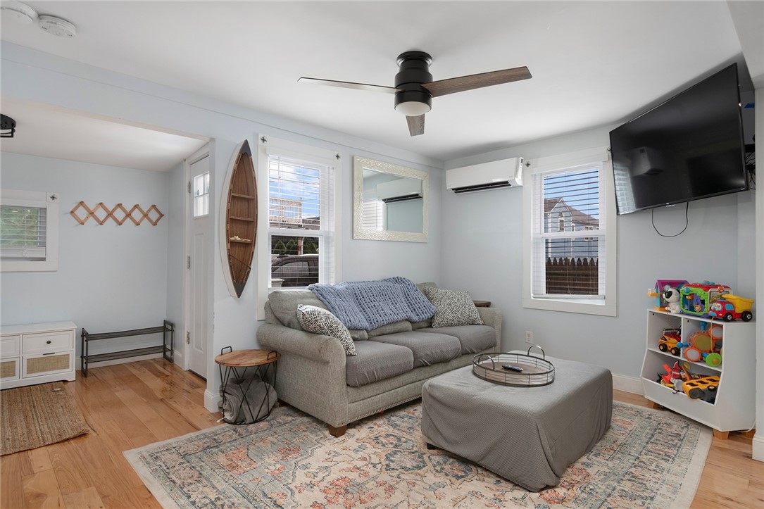 26 Pearl Street Newport, RI 02840 - Photo 10 of 48