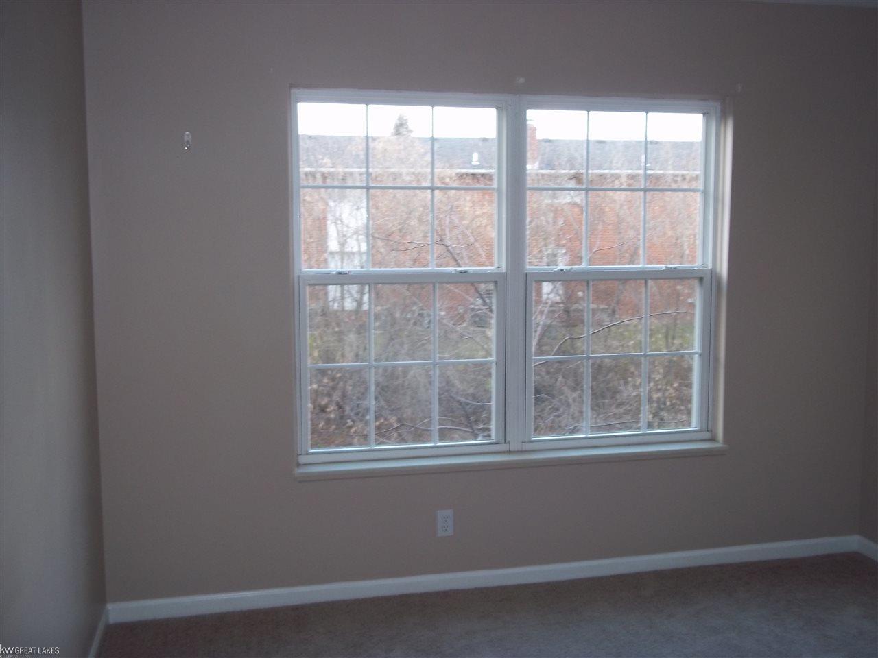 33526 Utica Road Fraser, MI 48026 - Photo 9 of 16 31309006-8.JPG