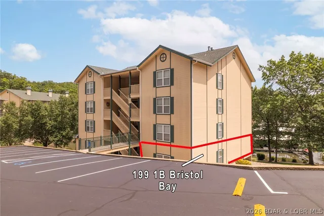 $314,500 | 199 Bristol Bay Drive, Unit 1B, Lake Ozark, MO 65049