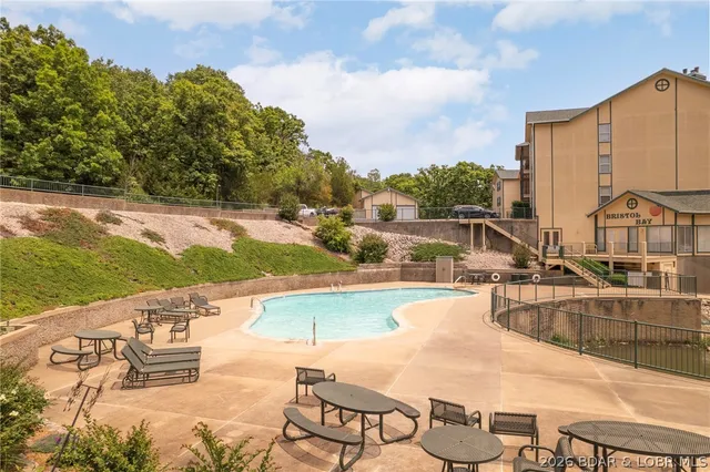 $314,500 | 199 Bristol Bay Drive, Unit 1B, Lake Ozark, MO 65049