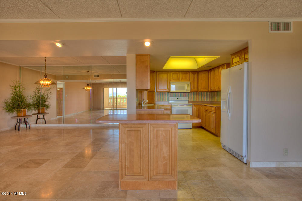 7940 East Camelback Road, Unit 708 Scottsdale, AZ 85251 - Photo 12 of 23 Dinning Kitchen3
