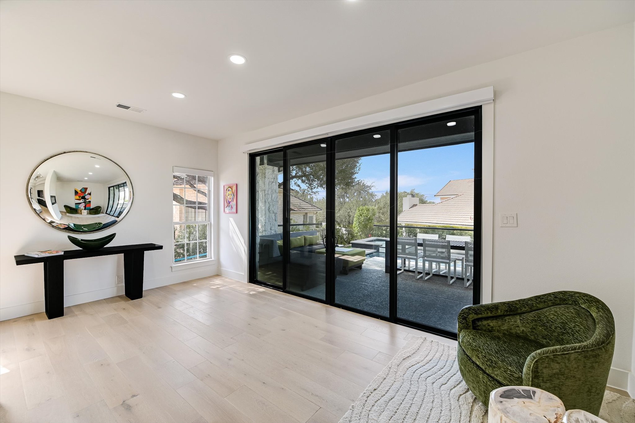 32 Wingreen Loop The Hills, TX 78738 - Photo 17 of 30 Master Sitting