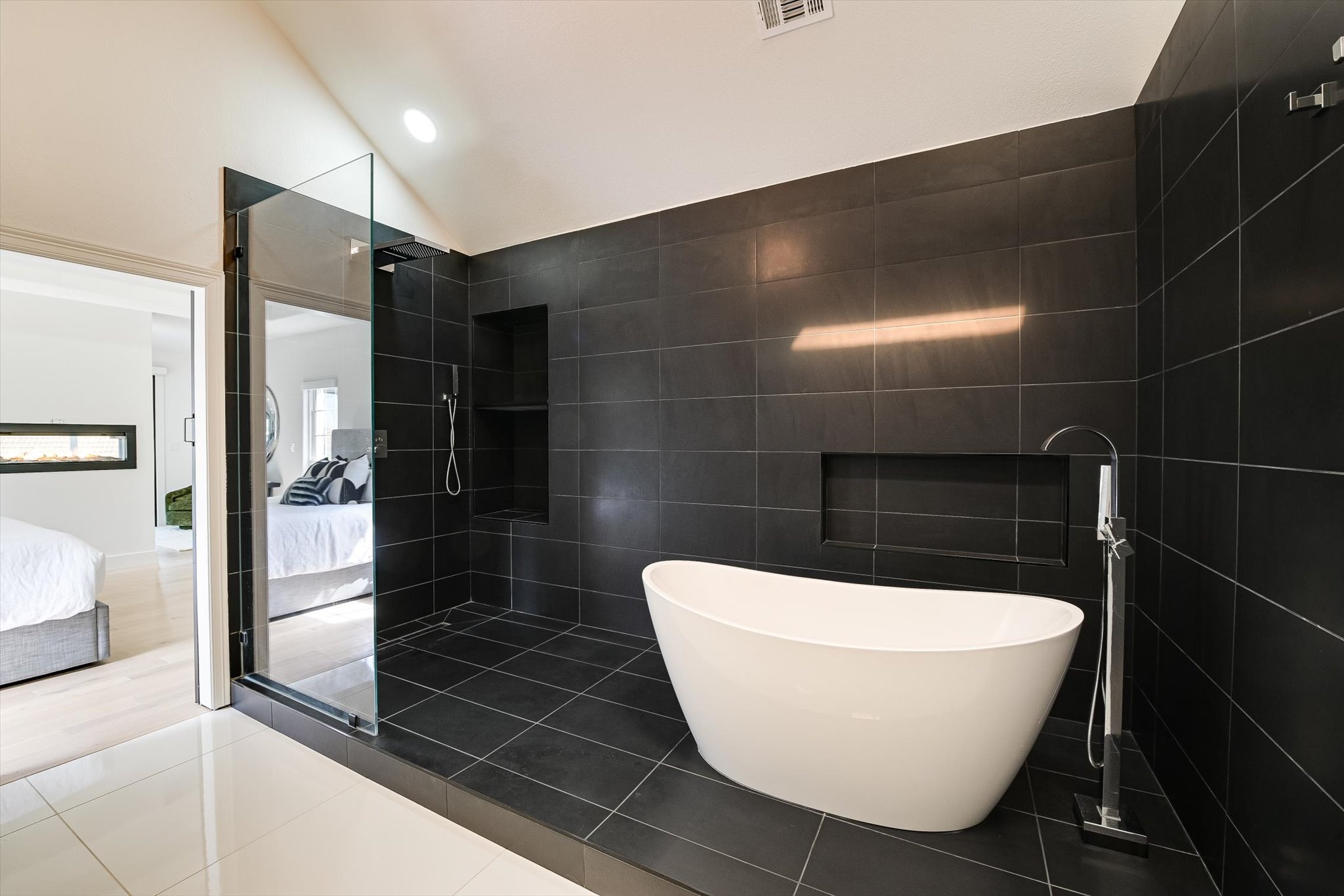 32 Wingreen Loop The Hills, TX 78738 - Photo 19 of 30 Master Bath