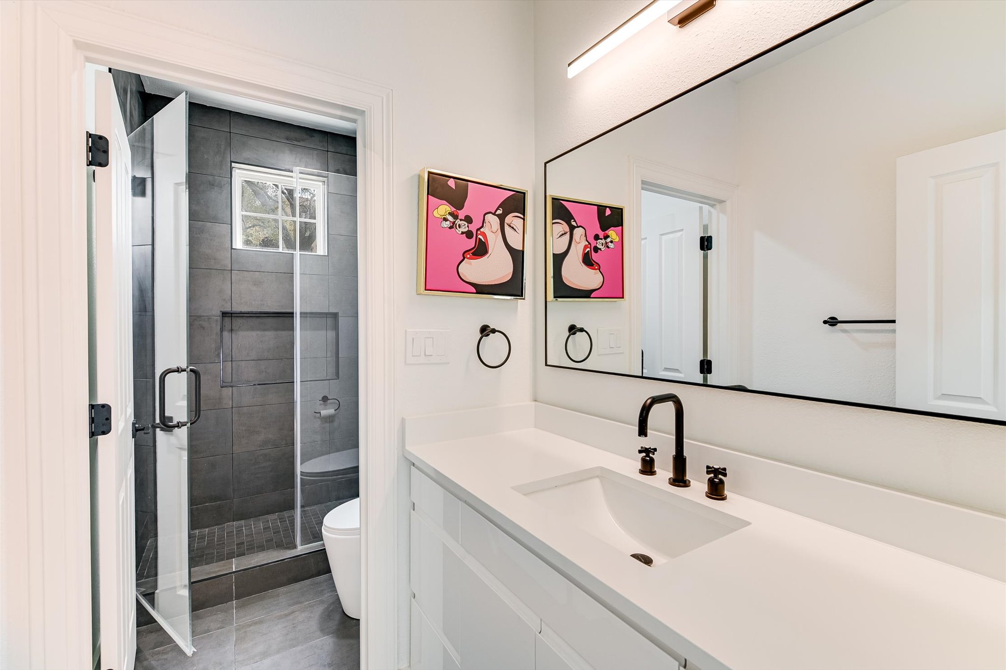 32 Wingreen Loop The Hills, TX 78738 - Photo 21 of 30 Secondary Bedroom #1's Bathroom