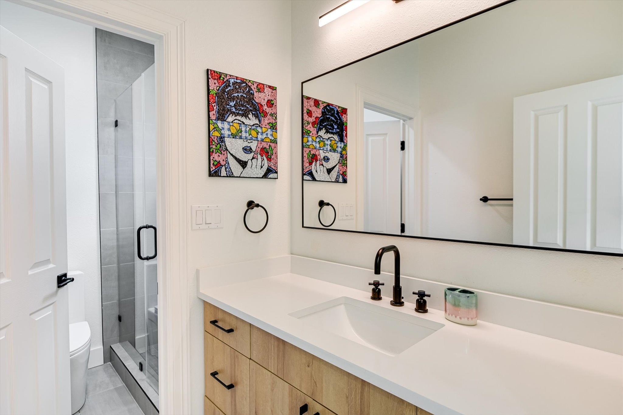 32 Wingreen Loop The Hills, TX 78738 - Photo 23 of 30 Secondary Bedroom #2's Bathroom