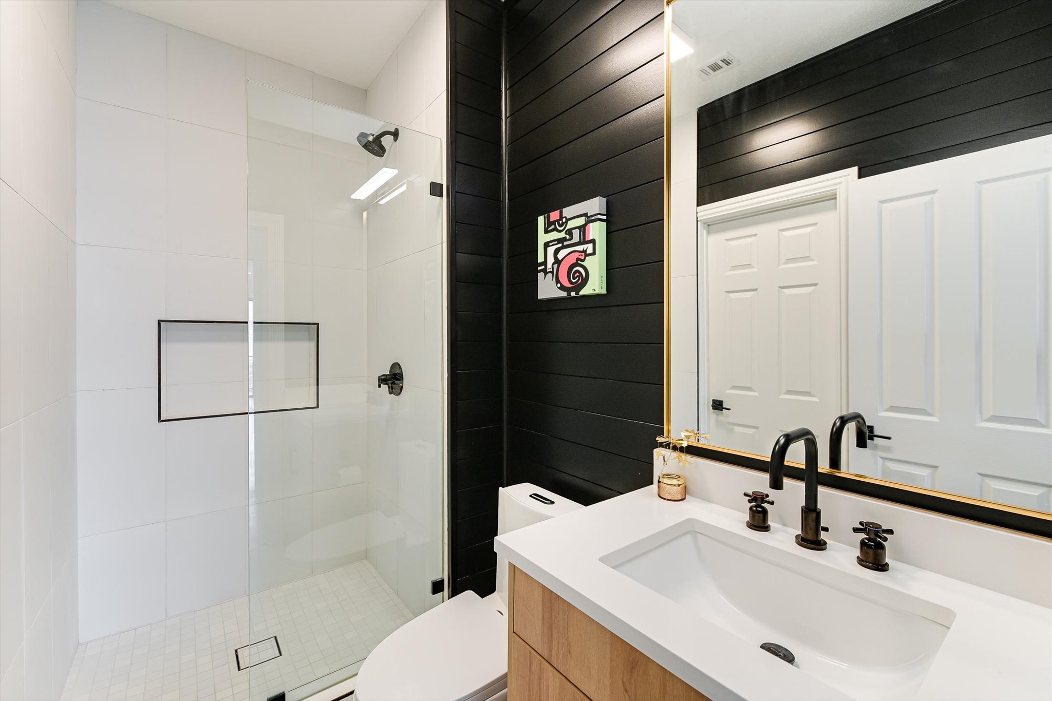 32 Wingreen Loop The Hills, TX 78738 - Photo 25 of 30 Secondary Bedroom #3's bathroom