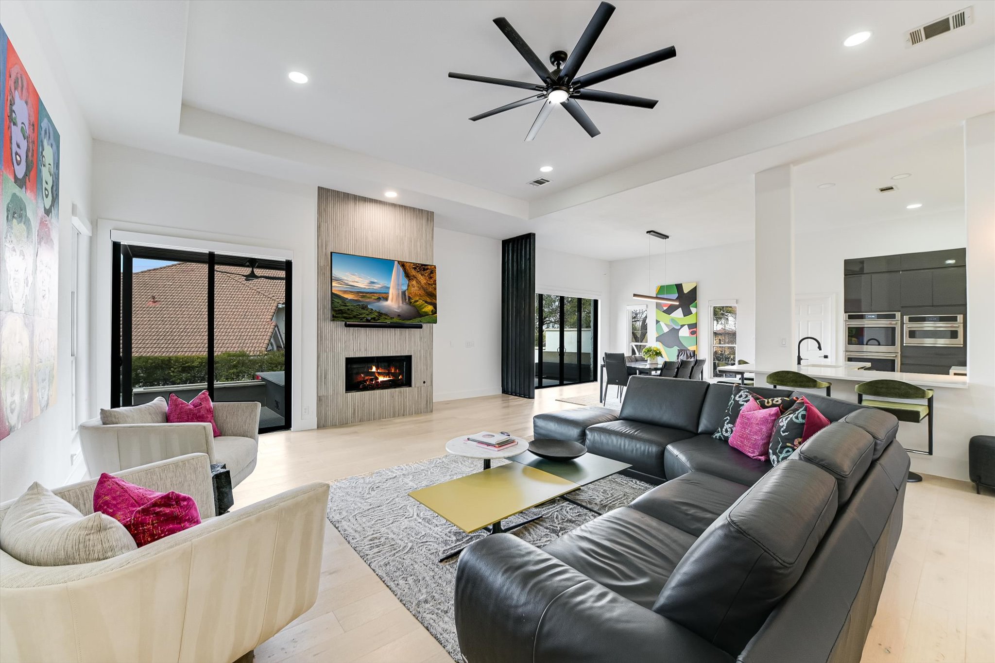 32 Wingreen Loop The Hills, TX 78738 - Photo 4 of 30 Main living area