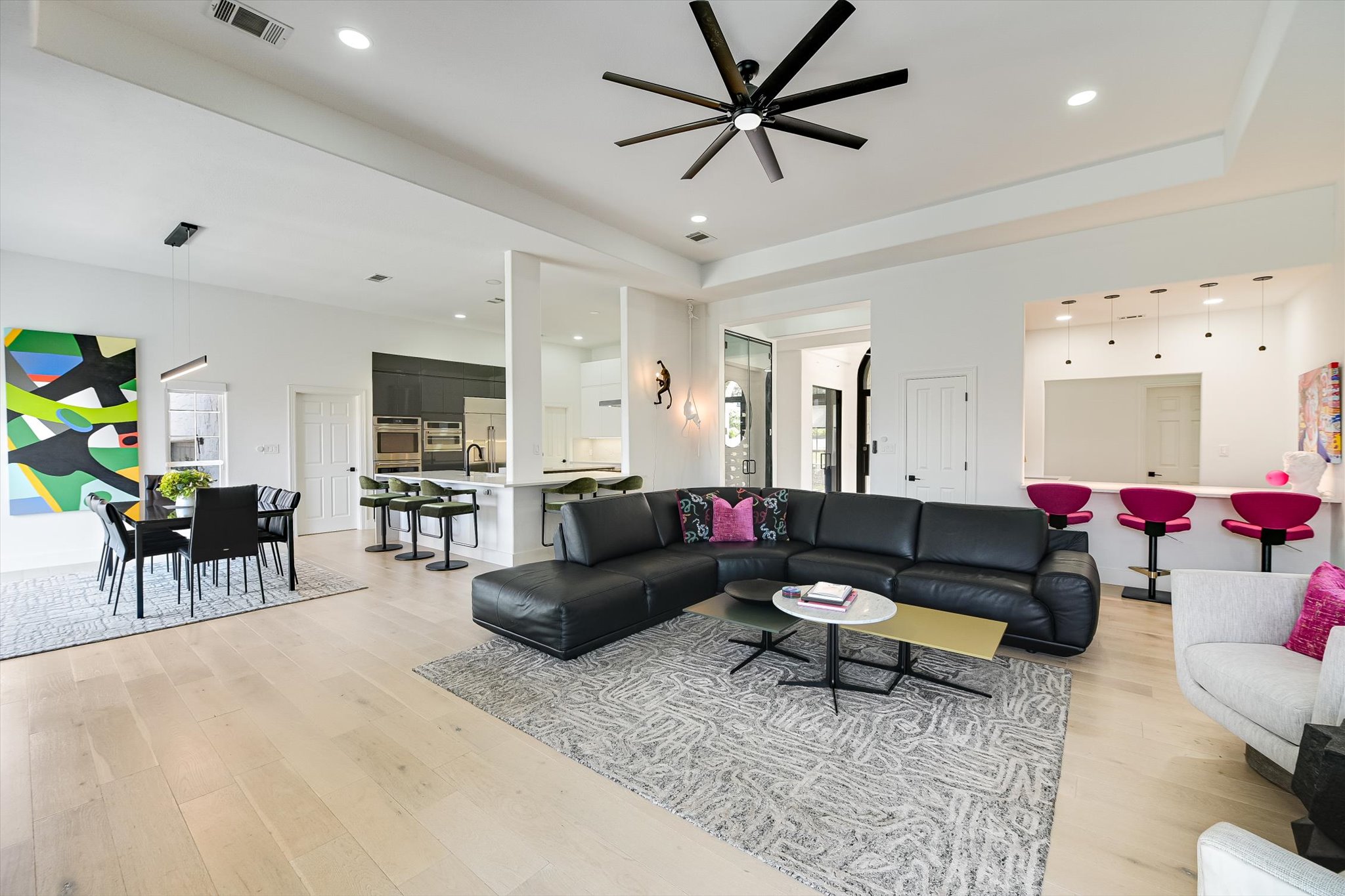 32 Wingreen Loop The Hills, TX 78738 - Photo 5 of 30 Main living area