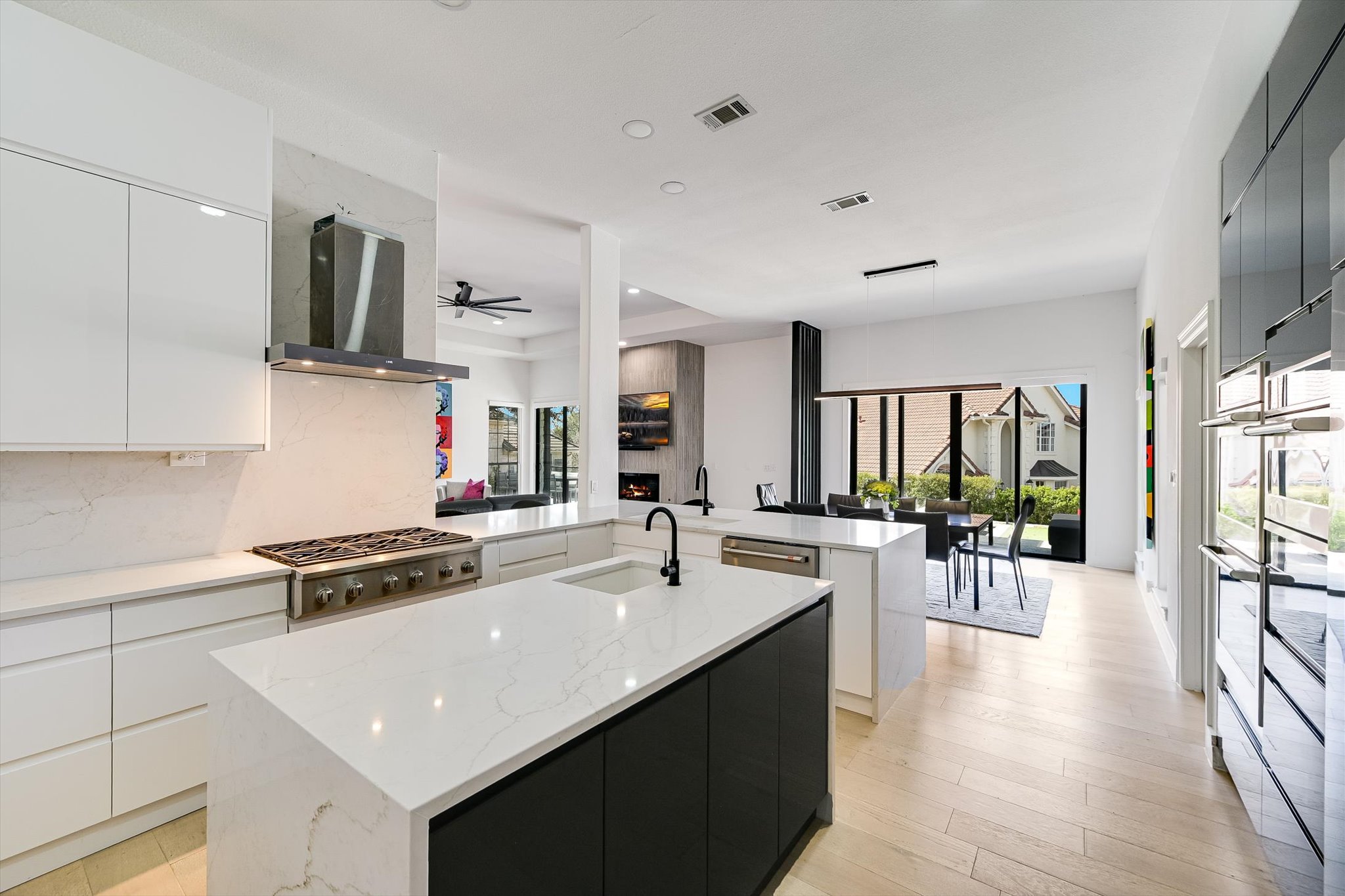 32 Wingreen Loop The Hills, TX 78738 - Photo 9 of 30 Kitchen