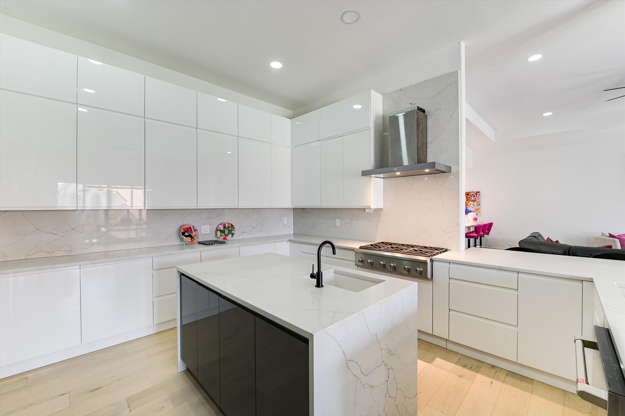 32 Wingreen Loop The Hills, TX 78738 - Photo 10 of 30 Kitchen