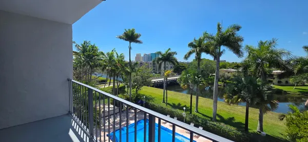 $1,900 | 7900 Camino Circle, Unit 407, Miami, FL 33143