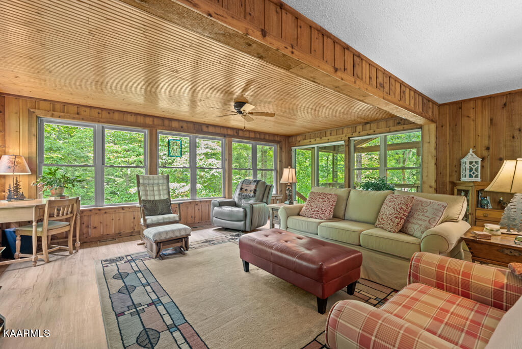 411 Laurel Road Townsend, TN 37882 - Photo 13 of 46 Great Room