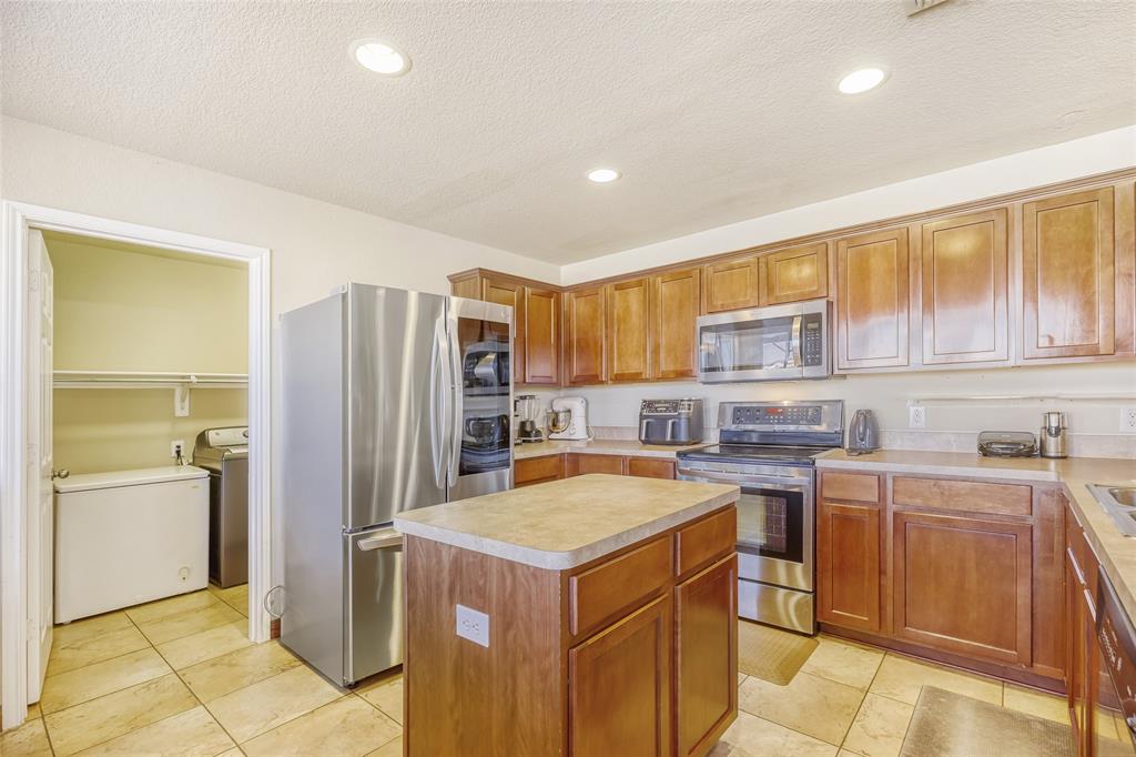 2002 Pin Oak Trail Anna, TX 75409 - Photo 11 of 29 a kitchen with a sink stove and refrigerator